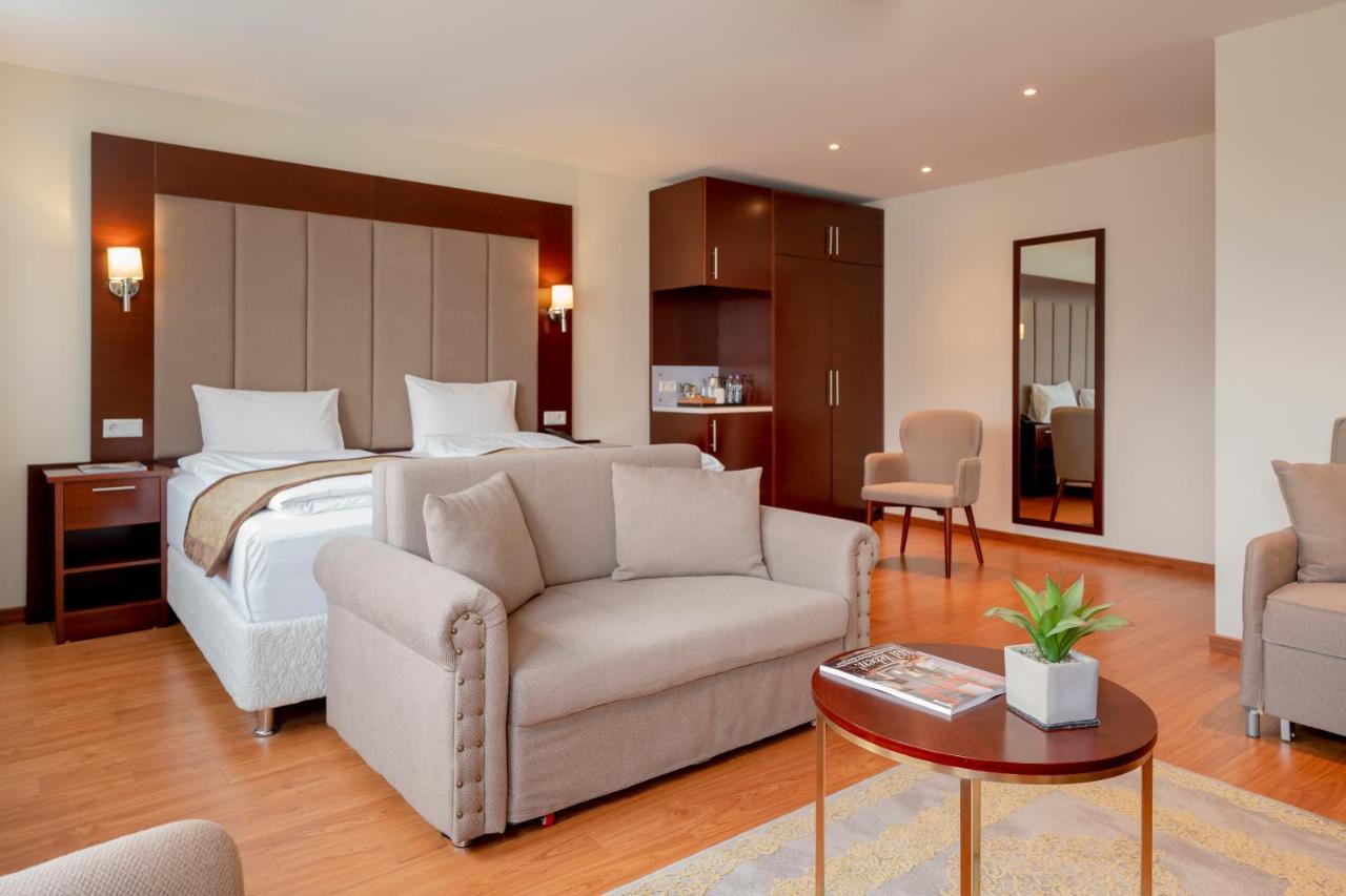 Palast Hotel Хюрт Экстерьер фото