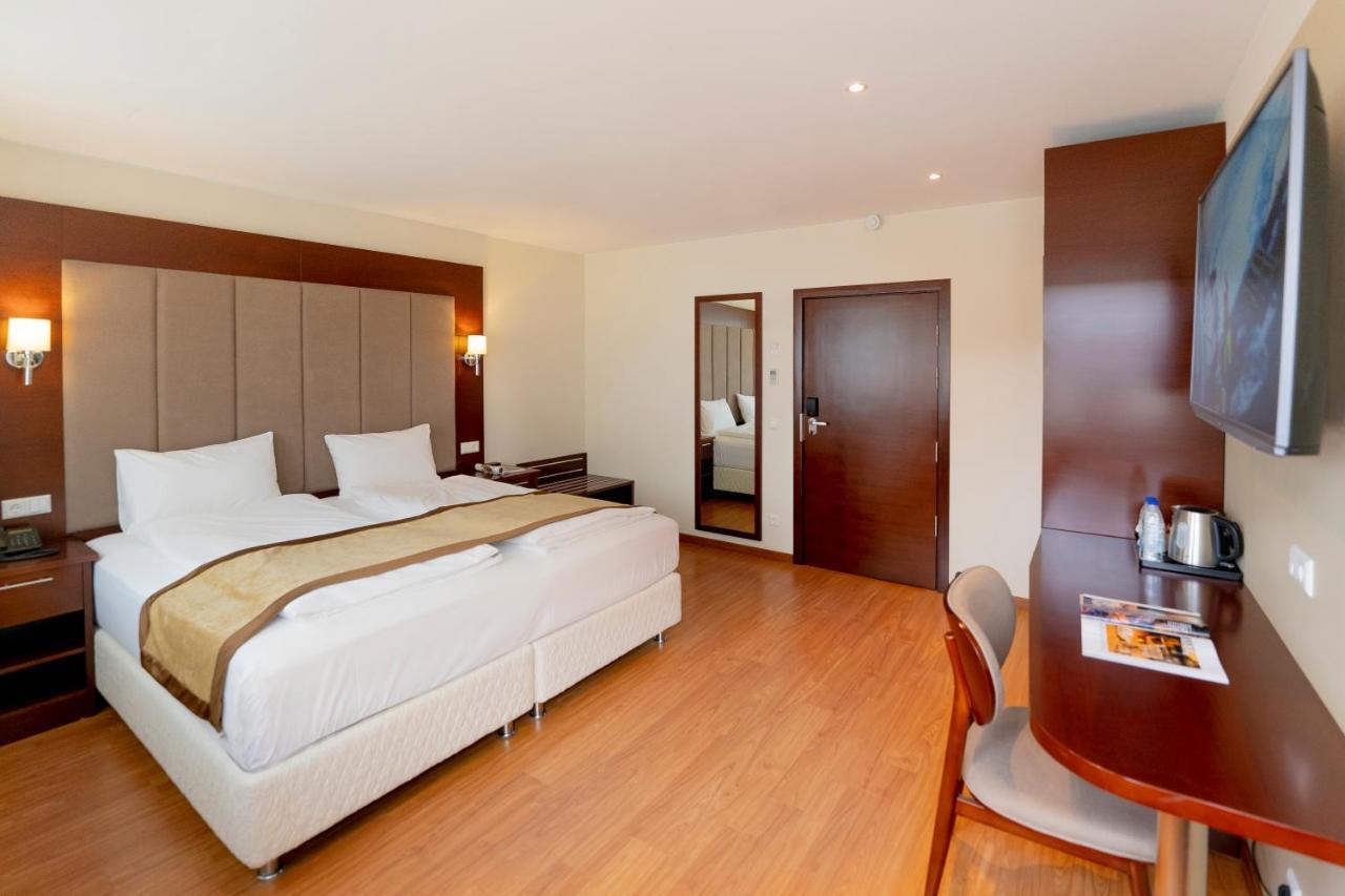 Palast Hotel Хюрт Экстерьер фото