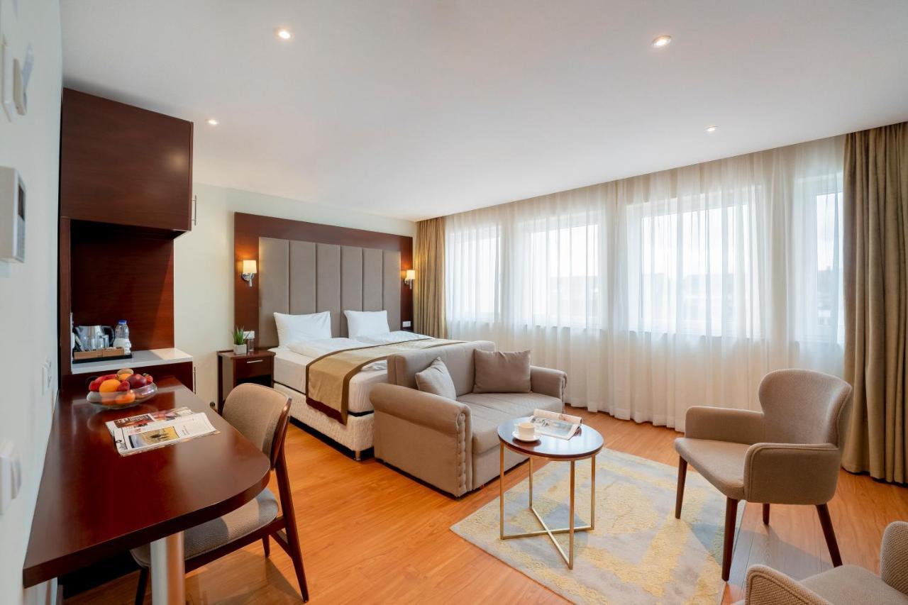 Palast Hotel Хюрт Экстерьер фото
