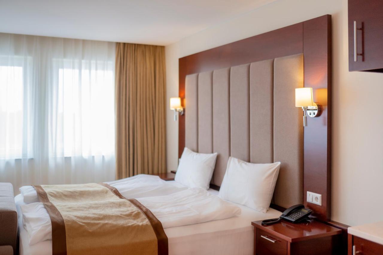 Palast Hotel Хюрт Экстерьер фото