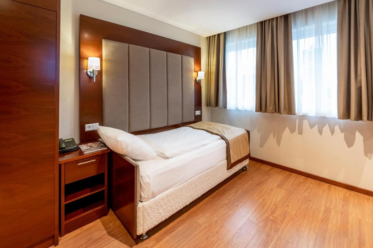 Palast Hotel Хюрт Экстерьер фото
