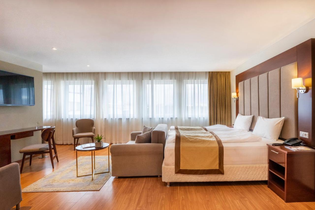 Palast Hotel Хюрт Экстерьер фото