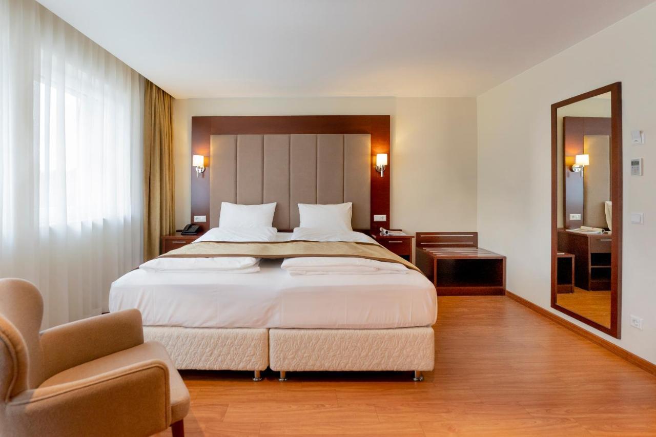 Palast Hotel Хюрт Экстерьер фото