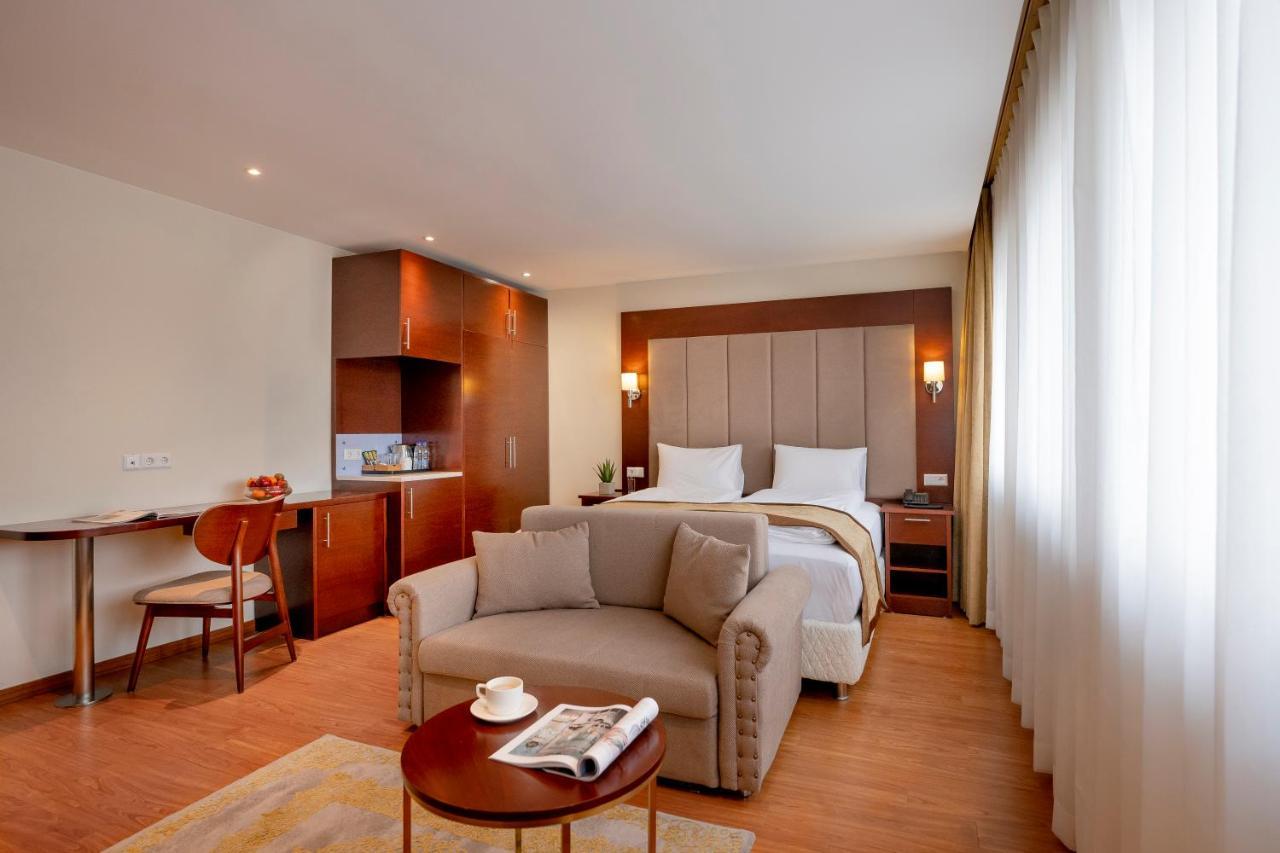 Palast Hotel Хюрт Экстерьер фото