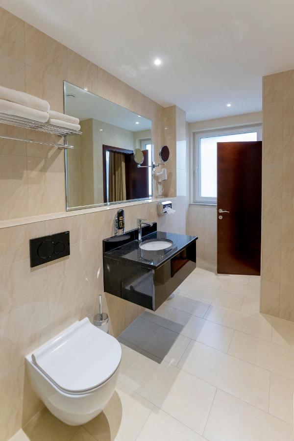 Palast Hotel Хюрт Экстерьер фото